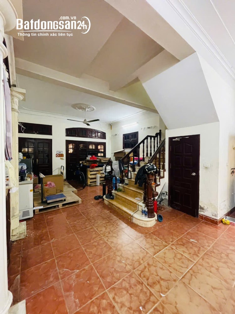 Cho thuê nhà ngõ 193 Phố Trung Kính, Diện tích 65m2 x 5 tầng, ngõ rộng để ô tô