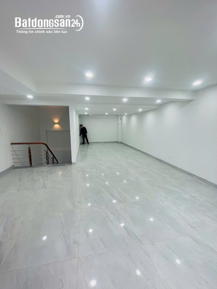 Nhà liền kề phố Nguyễn Chánh. Dt 80m2 x 4 tầng xây thông, mặt tiền 6m