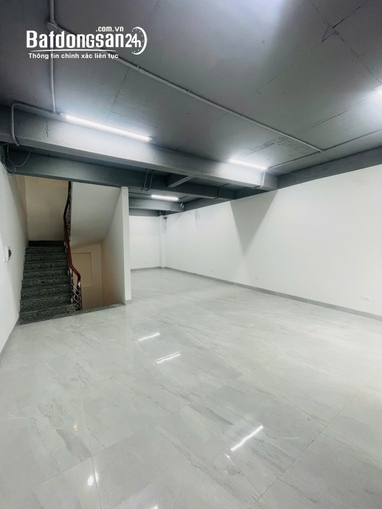 Nhà liền kề phố Nguyễn Chánh. Dt 80m2 x 4 tầng xây thông, mặt tiền 6m