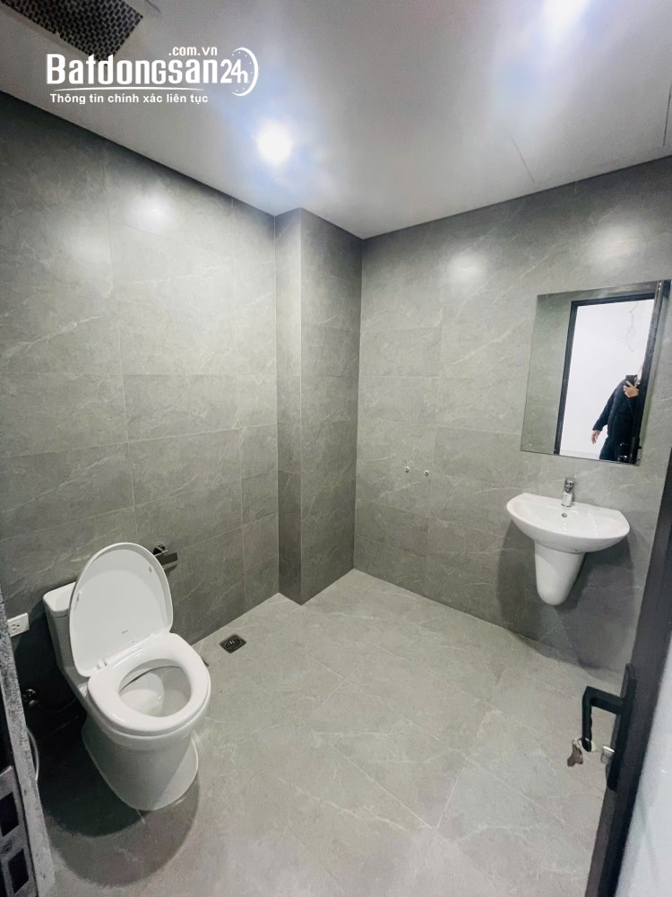 Nhà liền kề phố Nguyễn Chánh. Dt 80m2 x 4 tầng xây thông, mặt tiền 6m