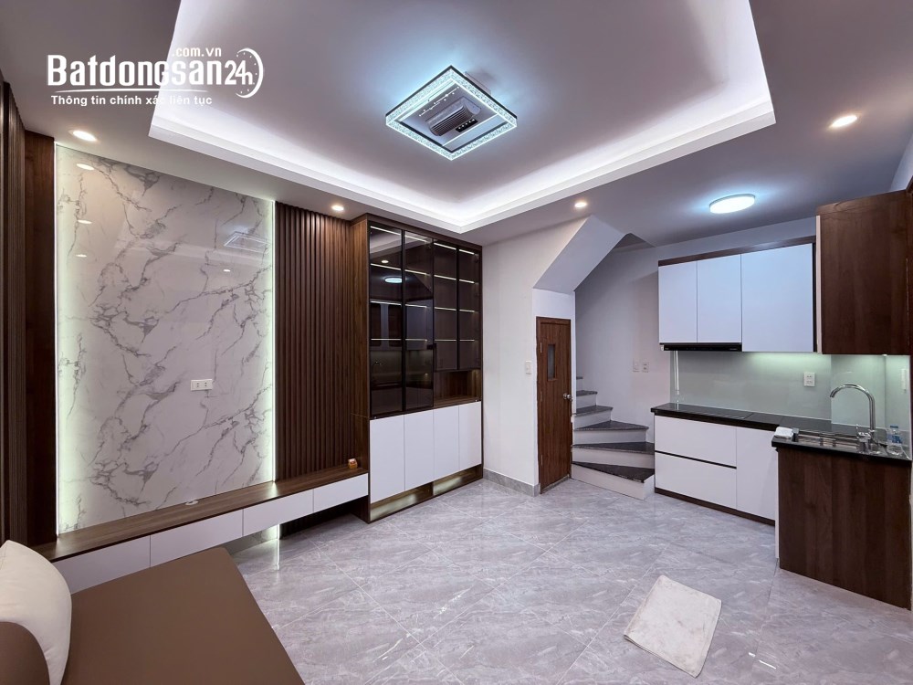 Bán nhà quận Tây Hồ - đường Xuân La – 5 tầng – oto đậu sát nhà – Giá 6 tỷ 5 – Sổ sẵn 