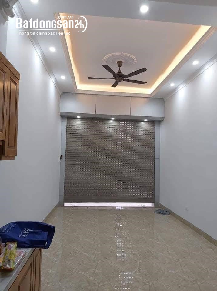 Cho thuê nhà nguyên căn ngõ 79 đường Cầu Giấy 36m x 5T - 4PN4VS giá 13 triệu
