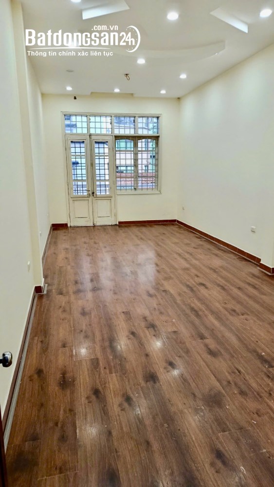 Cho thuê nhà riêng Lê Đại Hành, Hai Bà Trưng 90m x 4T giá 32 triệu Ô TÔ - KINH DOANH