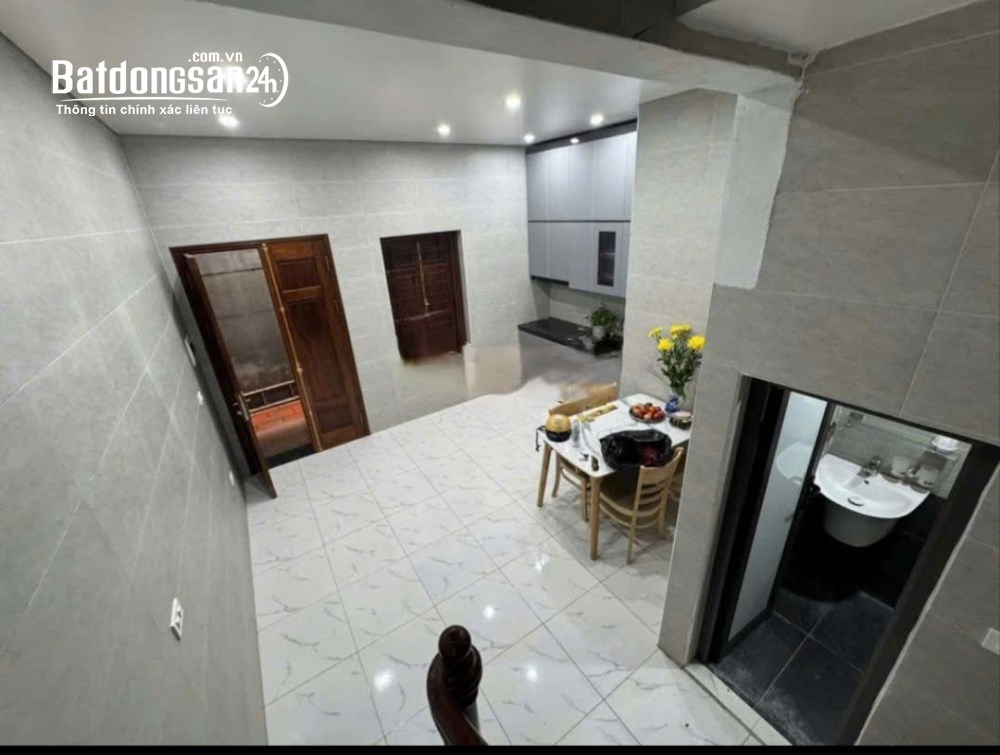 Cho thuê nhà riêng Trần Khát Chân, Hai Bà Trưng 30m x 5T giá 11.5 triệu Ở NHÓM 