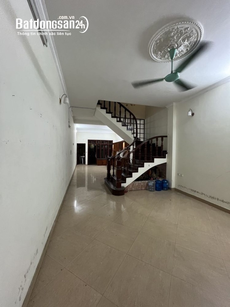 Cho thuê nhà ngõ 39 phố Phạm Tuấn Tài. Dt 50m2 x 5 tầng, măt tiền 4,5m đường rộng 8m