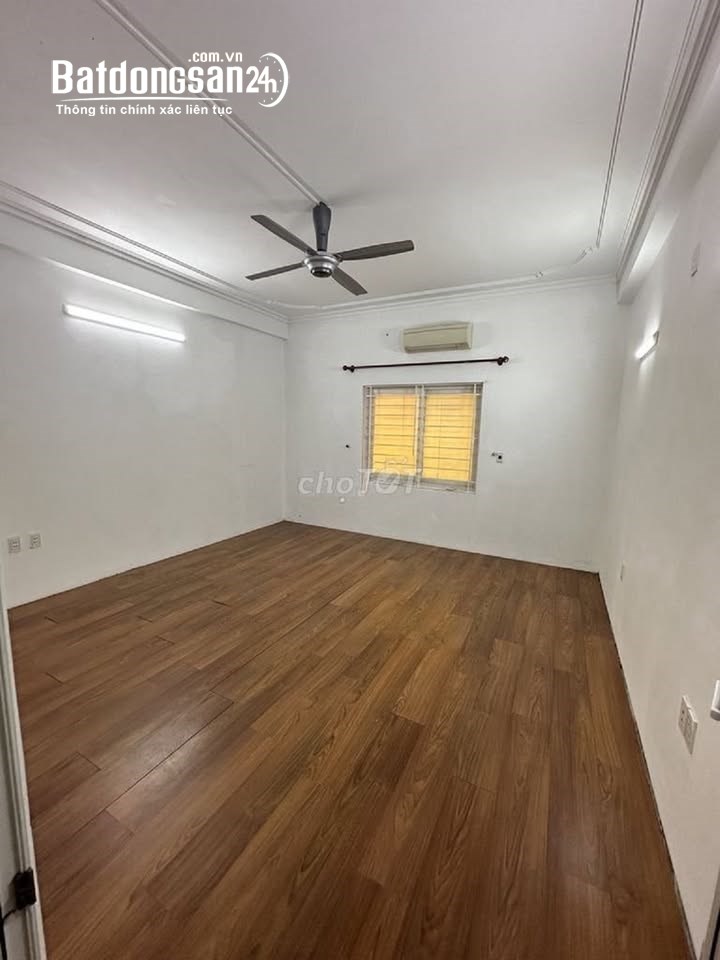 Cho thuê nhà ngõ 39 phố Phạm Tuấn Tài. Dt 50m2 x 5 tầng, măt tiền 4,5m đường rộng 8m