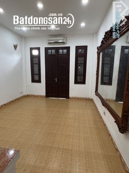 Nhà ngõ 39 phố Phạm Tuấn Tài . Diện tích 40m x 5 tầng xây thông, ngõ rộng 6m