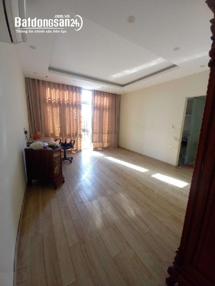 Nhà ngõ 118 phố Nguyễn Khánh Toàn. Diện tích 60m2 x 5 tầng, măt tiền 5m, đường 6m