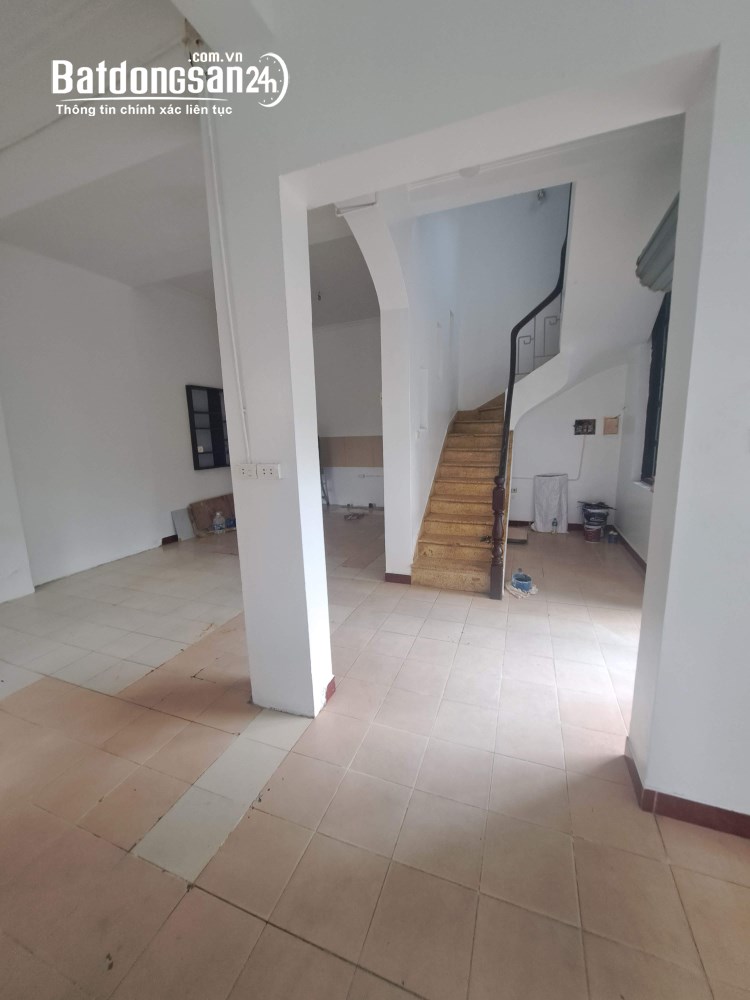 Cho thuê ngõ 5 phố Nguyễn Khánh Toàn - Cầu Giấy, Dt 80m2 x 3 tầng lô góc, đường rộng
