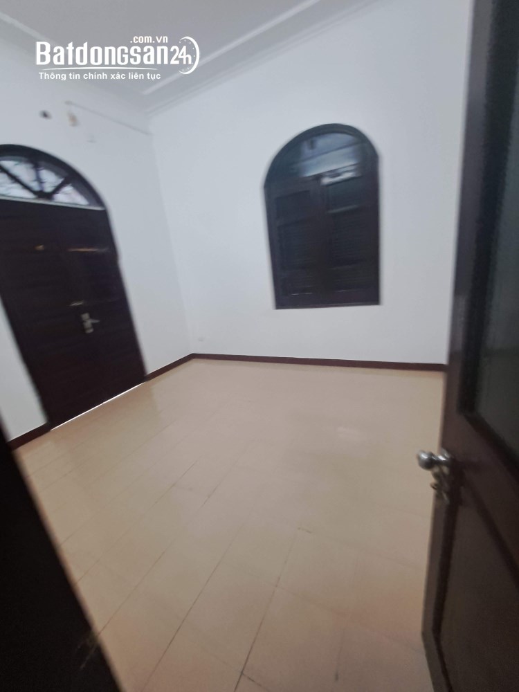 Cho thuê ngõ 5 phố Nguyễn Khánh Toàn - Cầu Giấy, Dt 80m2 x 3 tầng lô góc, đường rộng