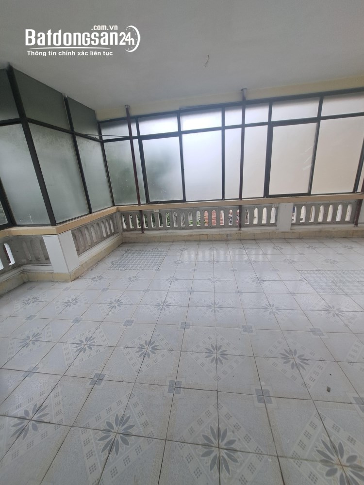 Cho thuê ngõ 5 phố Nguyễn Khánh Toàn - Cầu Giấy, Dt 80m2 x 3 tầng lô góc, đường rộng