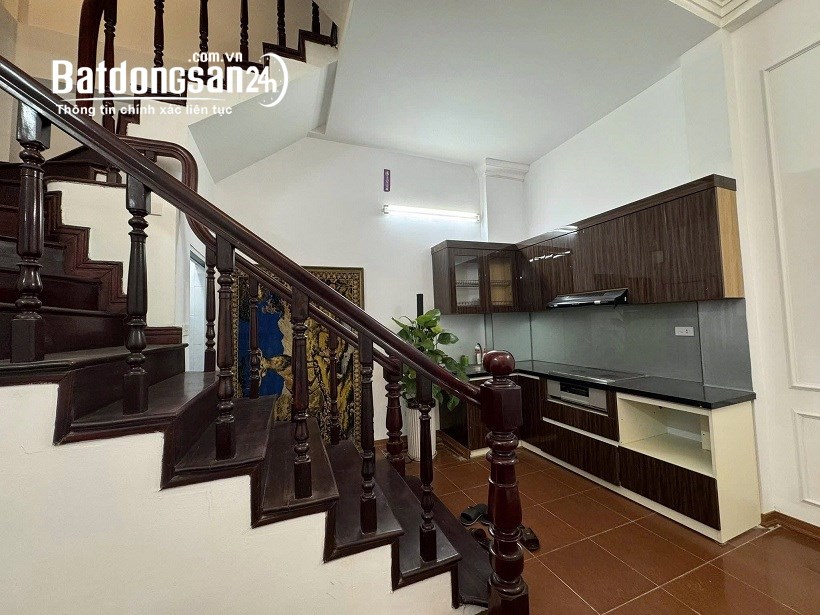 Cho thuê nhà ngõ 31 phố Trần Quốc Hoàn - diện tích 70m2 x 5 tầng, đủ điều hòa, NL