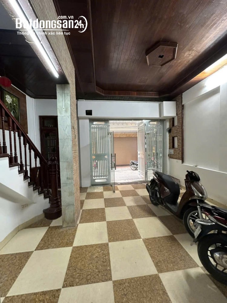 Nhà ngõ 158 Nguyễn Khánh Toàn, dt 68m2 x 4 tầng, mặt tiền 5m, đường 7m để xe
