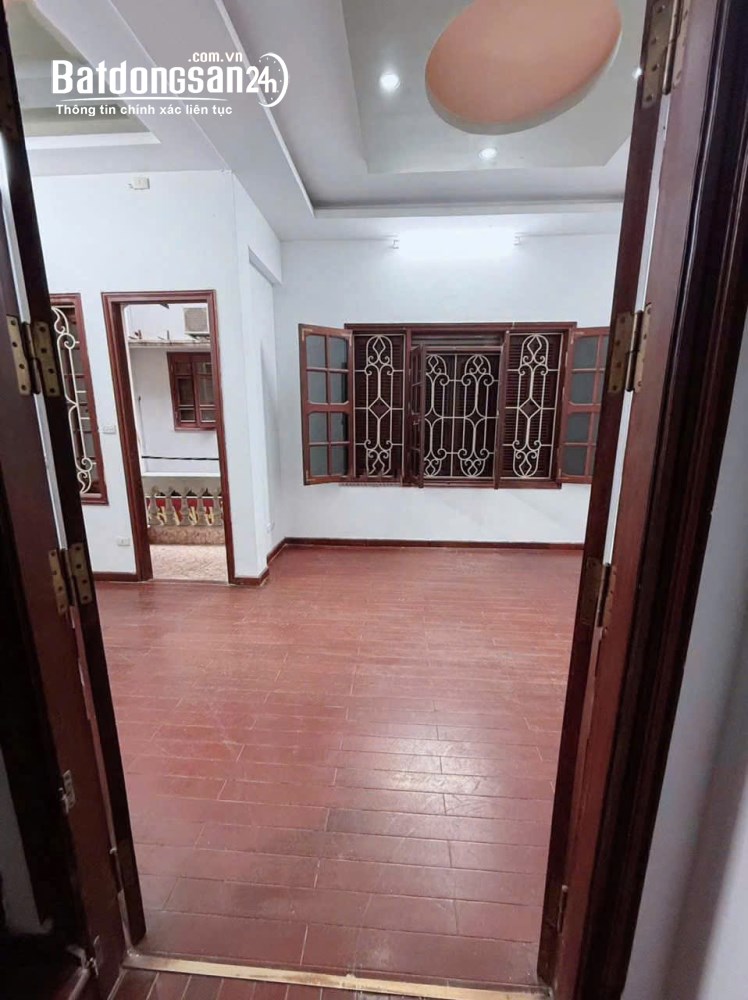 Nhà ngõ 158 Nguyễn Khánh Toàn, dt 68m2 x 4 tầng, mặt tiền 5m, đường 7m để xe