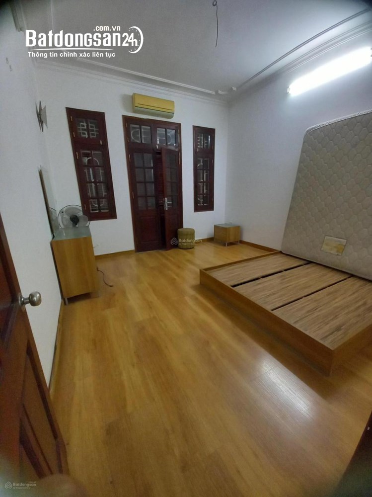 Nhà ngõ 1 phố Phạm Tuấn Tài. Diện tích 62m x 4 tầng ngõ rộng xe tải đi vào