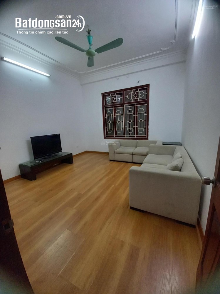 Nhà ngõ 1 phố Phạm Tuấn Tài. Diện tích 62m x 4 tầng ngõ rộng xe tải đi vào