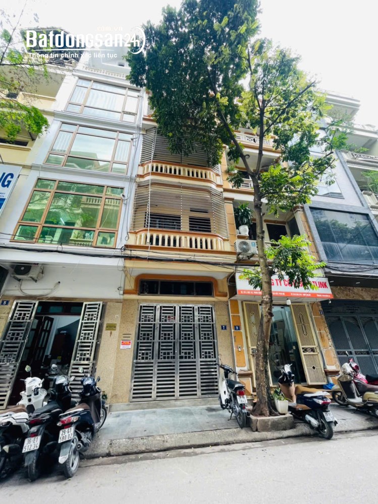 Nhà ngõ 1 phố Phạm Tuấn Tài. Diện tích 62m x 4 tầng ngõ rộng xe tải đi vào