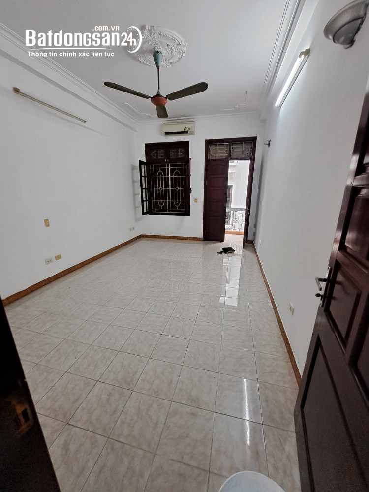Cho thuê nhà Đường Hoàng Quốc Việt, Phường Nghĩa Đô (Q Cầu Giấy cũ), Hà Nội