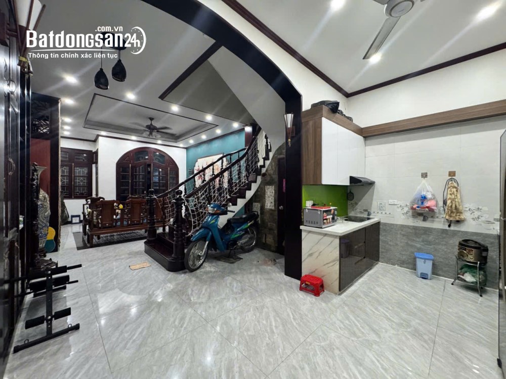 Cho thuê nhà Ngõ 156 phố Lạc Trung, Hai Bà Trưng 60m x 4T giá 15tr Ô TÔ TẬN NHÀ