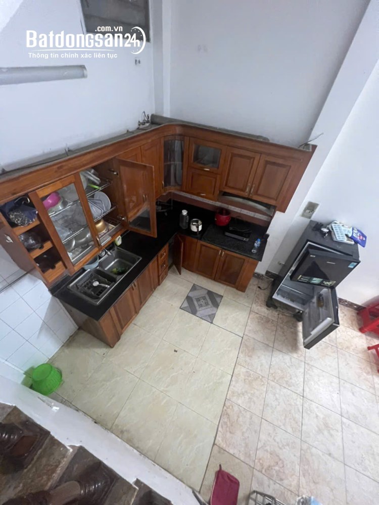 Cho thuê nhà ngõ 718 đường Láng - Đống Đa 35m x 5T giá 13.5 triệu 20M RA Ô TÔ