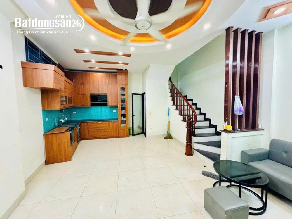 Cần cho thuê nhà riêng khu Mễ Trì Hạ, Nam Từ Liêm 40m x 5T( 7 ngủ ) giá 15 triệu