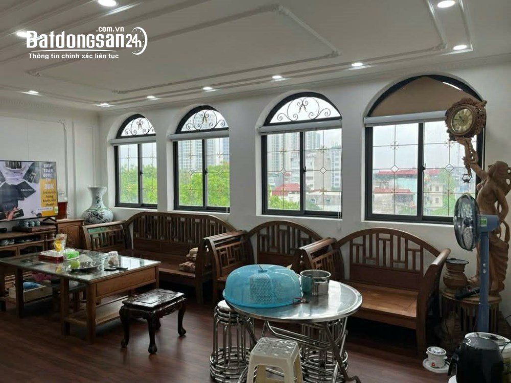 nhà đẹp Ngọc Lâm, 75m x 6tầng, vỉa hè, ôtô tránh, gần trường học +