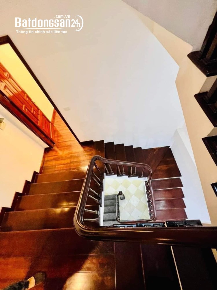 Chị gái cần tiền cho con học thạc sĩ bán gấp nhà 7 tầng Mỹ Đình 55m2, vip