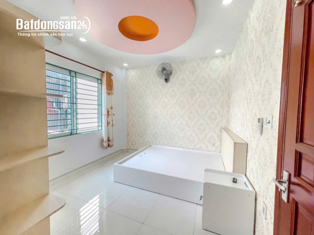 Bán đất mặt tiền Phường Trung Mỹ Tây (Quận 12 cũ), Hồ Chí Minh