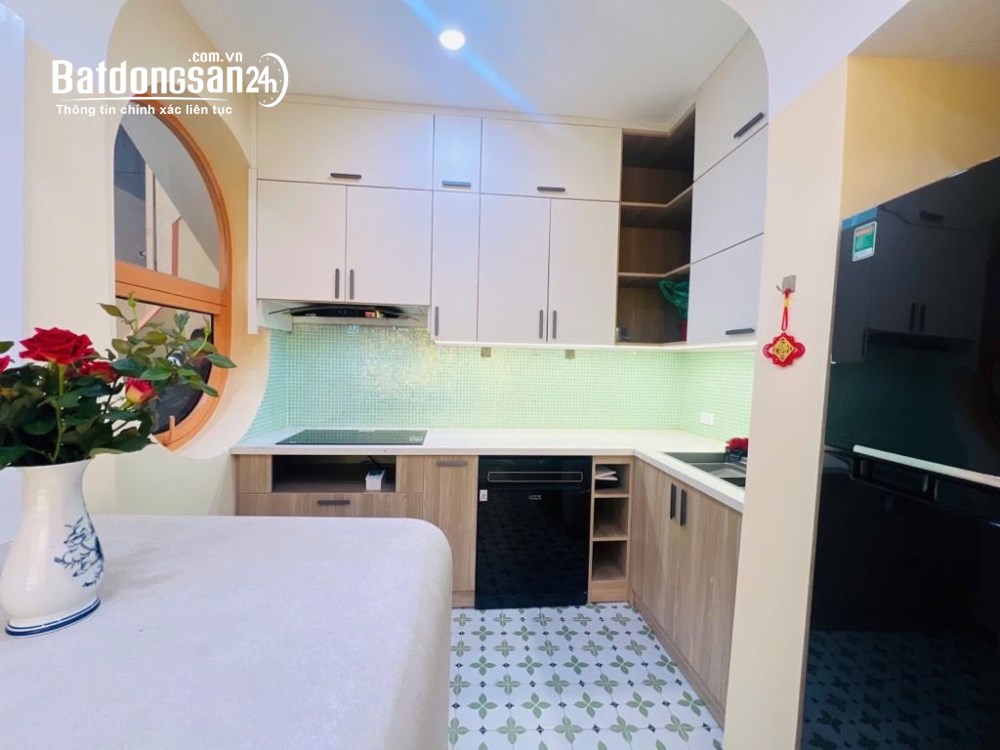 PHAN PHÙ TIÊN – SÂN RIÊNG RỘNG – NHÀ 3 TẦNG – 50M2 – CHỈ NHÌNH 11 TỶ.