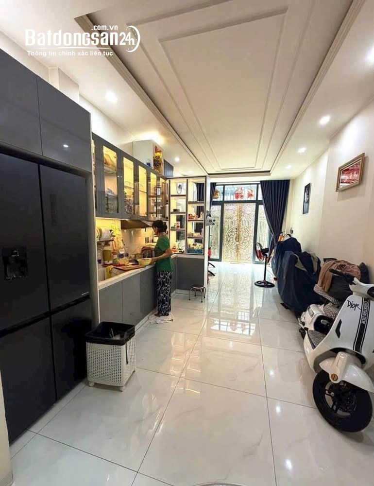 BÁN NHÀ ĐẸP FULL NỘI THẤT - HẺM TRƯỚC NHÀ 4.5M - HẺM LÂM VĂN BỀN – PHƯỜNG TÂN HƯNG 