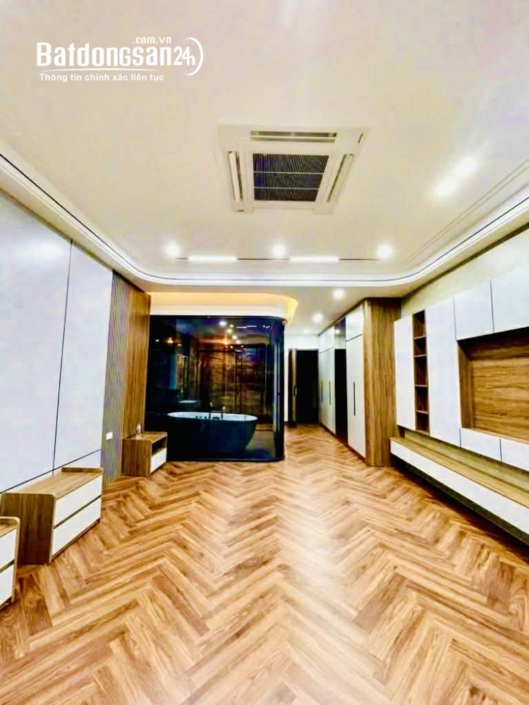 Bán nhà mặt tiền, 8 tầng, thang máy, Đ. Ngọc Lâm, P. Bồ Đề (Q. Long Biên cũ)