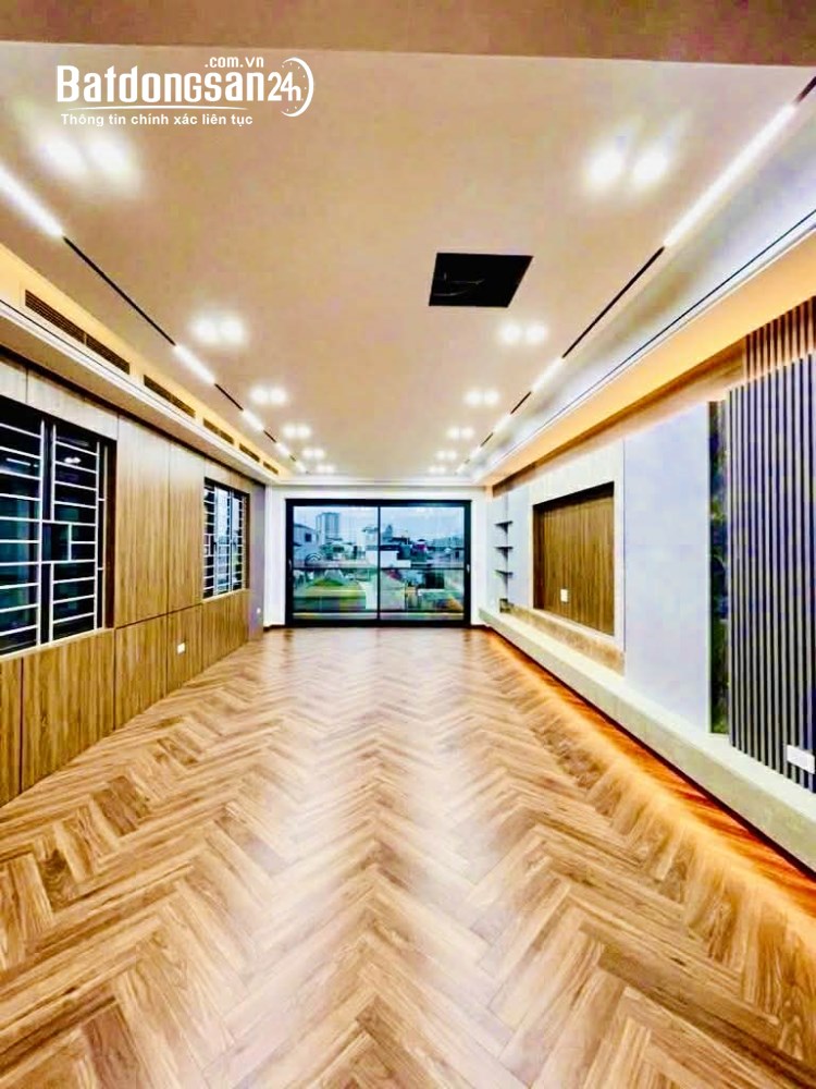 Bán nhà mặt tiền, 8 tầng, thang máy, Đ. Ngọc Lâm, P. Bồ Đề (Q. Long Biên cũ)
