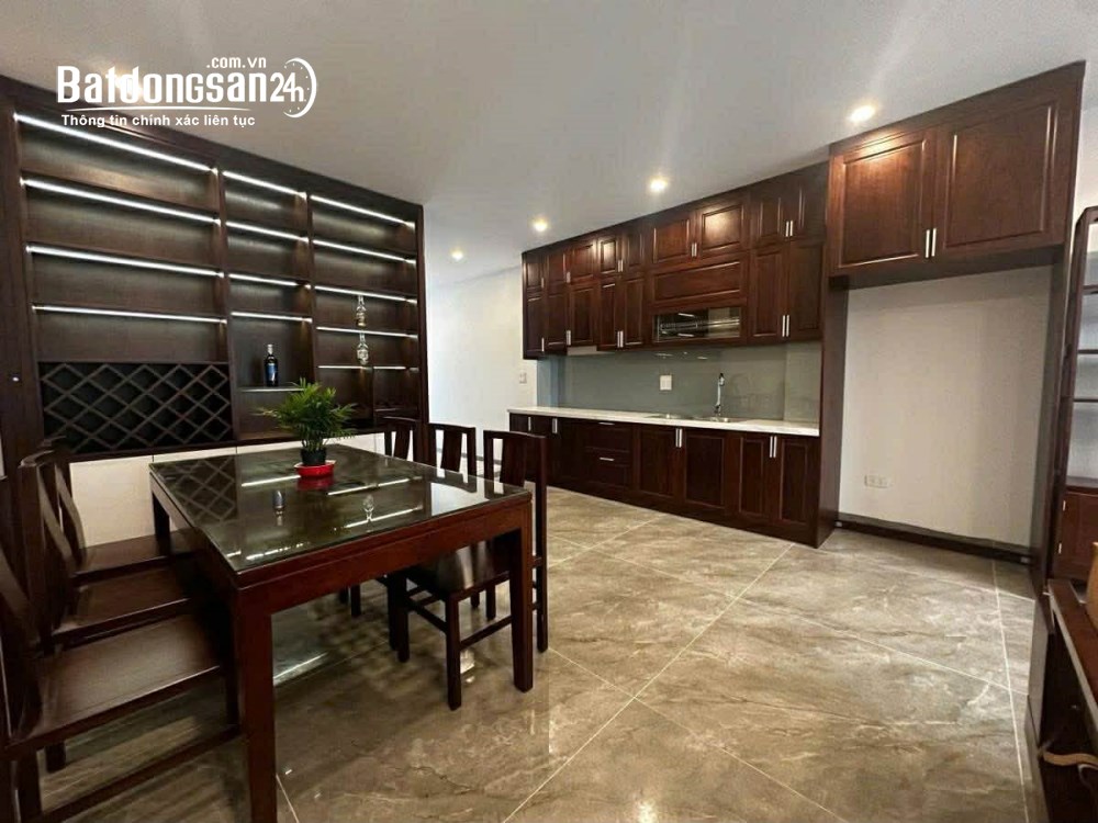 nhà đẹp, phân lô Lâm Hạ, ôtô tránh, gara 7 chỗ, thang máy, full nội