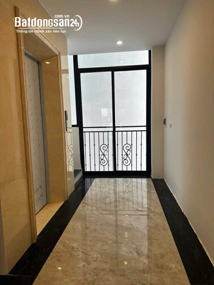 nhà đẹp, phân lô Lâm Hạ, ôtô tránh, gara 7 chỗ, thang máy, full nội
