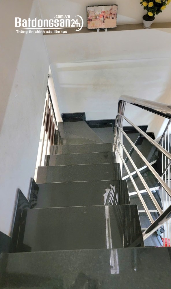 Nhà đẹp, HXH, 3 tầng, giá hơn 5,5 tỷ, Đ. Lạc Long Quân, P. Bảy Hiền (Q Tân Bình cũ), TP HCM.