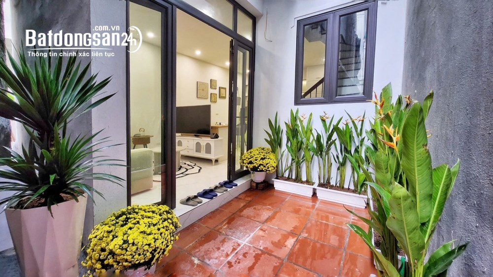 Bán nhà 35m2, 5 tầng, Đ. Nguyễn Văn Linh, P. Long Biên (Q Long Biên cũ), TP Hà Nội