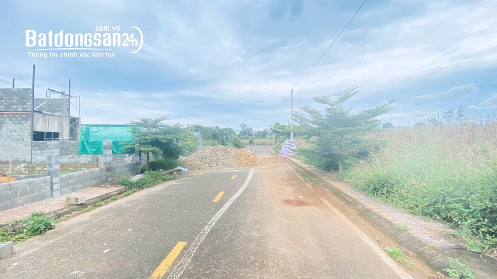 Bán 2 lô, view hồ đẹp, đường 8m, gần QL20, đất Xã Đức Trọng, Tỉnh Lâm Đồng.
