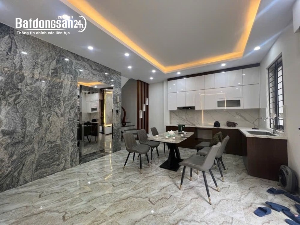 Bán nhà mới 6 tầng, full nội thất, sát cầu Chương Dương, sổ đỏ chính chủ, P. Bồ Đề, TP Hà Nội.