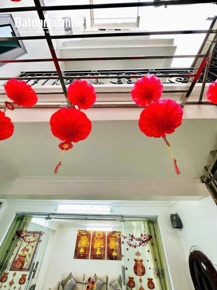 Bán nhà 4 tầng, gần nhiều trường ĐH, sổ đỏ, đang có dòng tiền tốt, P. Hoàng Mai, Hà Nội.