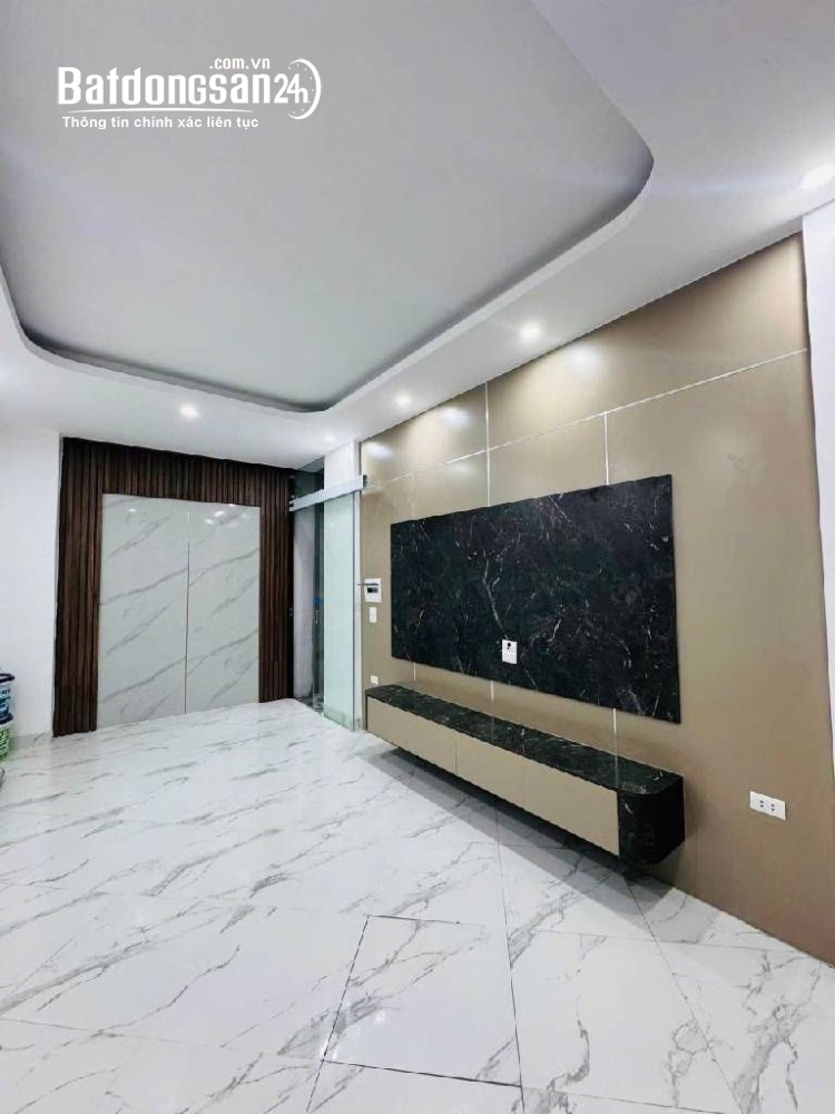 Bán nhà Đường Vũ Ngọc Phan, Phường Đống Đa, TP Hà Nội - 5.5 Tầng Thang Máy, 30m ra Ô tô