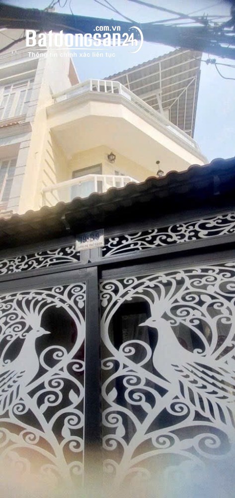 Nhà đẹp 3 tầng, căn góc, giáp Q1, nội thất xịn, sổ hồng riêng, P. Chánh Hưng (Quận 8 cũ).