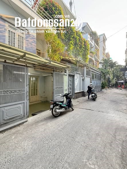Bán nhà 2 tầng, HXH 7 chỗ, khu dân cư ổn định, giá còn thương lượng, P. Bình Thạnh, HCM.