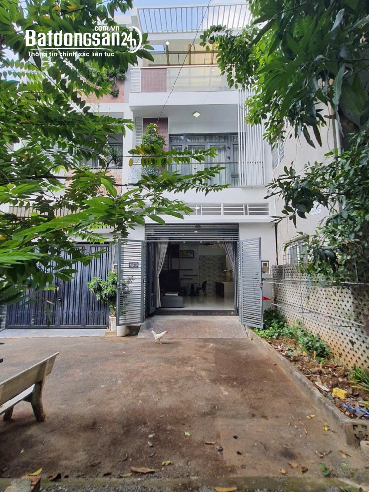 Nhà hẻm 6m, gần chợ Thủ Đức, nội thất đẹp, P. Long Trường (Quận 9 cũ), TP. HCM.