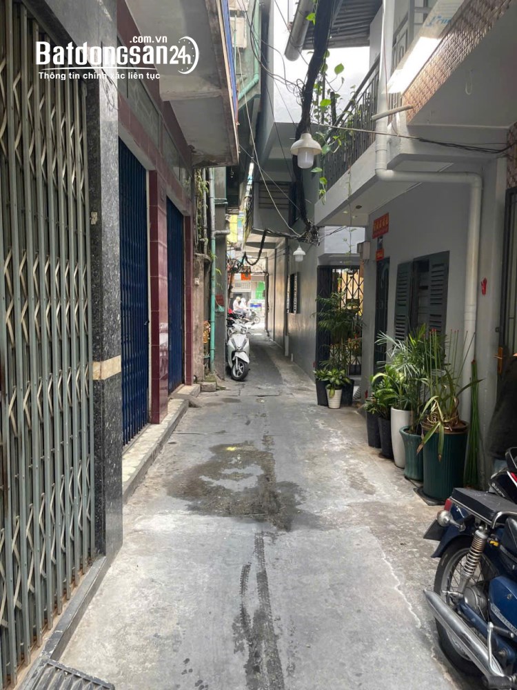 Bán nhà 1 trệt 2 lầu + sân thượng, full nội thất, dọn vào ở ngay, P. Vườn Lài, HCM.