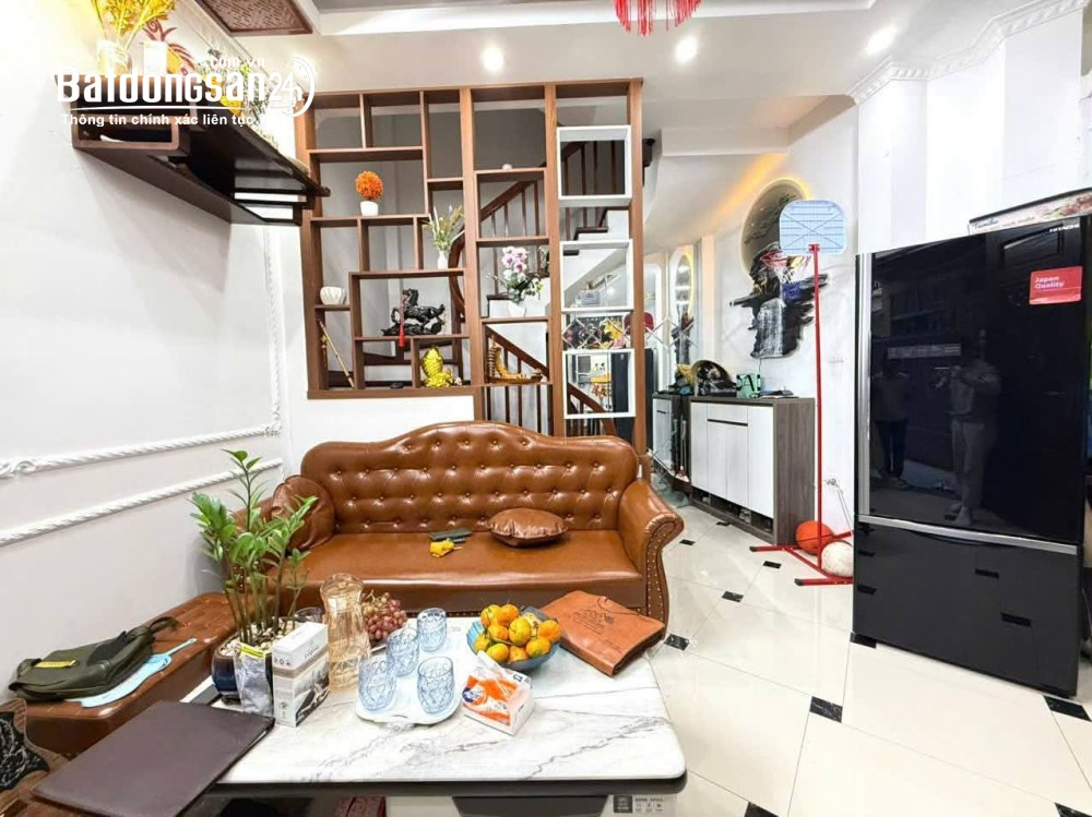  Bán gấp nhà đẹp, 5 tầng, full nội thất, lô góc, giá hơn 6 tỷ, P. Phú Diễn, Hà Nội.