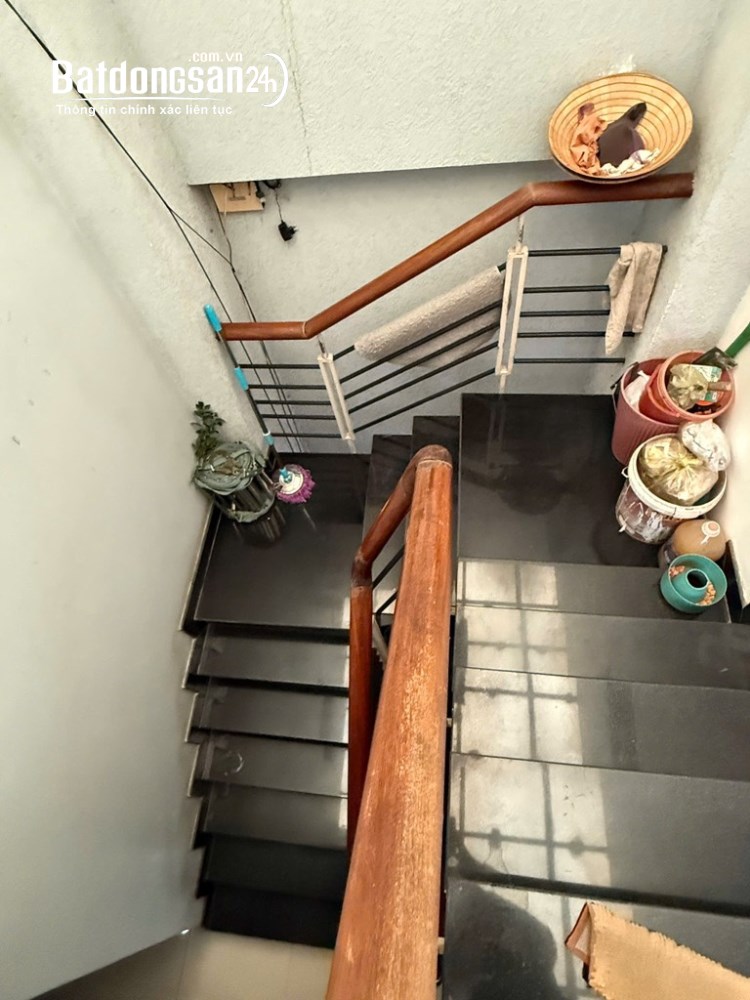 NGUYỄN HỒNG ĐÀO - HÀNG XÓM UBND QUẬN TÂN BÌNH - 1/ XẸC - XE HƠI ĐỖ CỬA, 4 X 17 X 4 TẦ