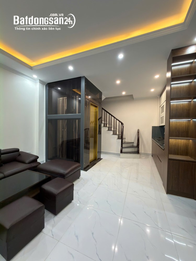 Nhà mới, dt 60m2, x 5 tầng, thang máy xịn, full nội thất, chỉ hơn 9 tỷ, P. Hà Đông, Hà Nội.