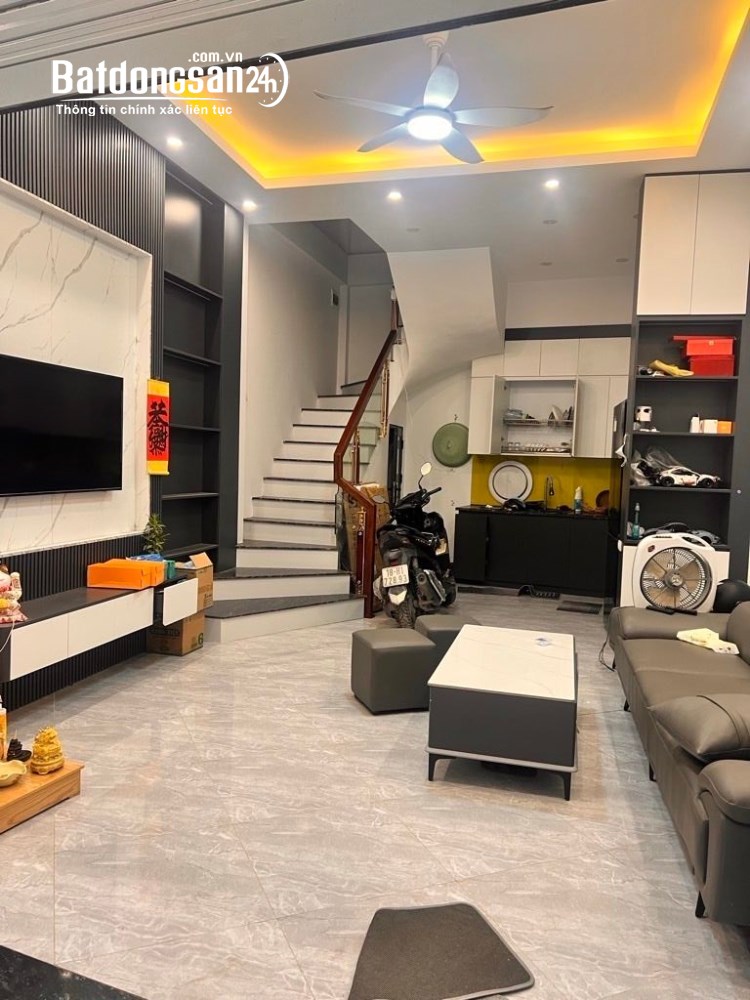 Nhà 5 tầng, full nội thất, chỉ hơn 7 tỷ, P. Đại Mỗ (Q Nam Từ Liêm cũ), Hà Nội.
