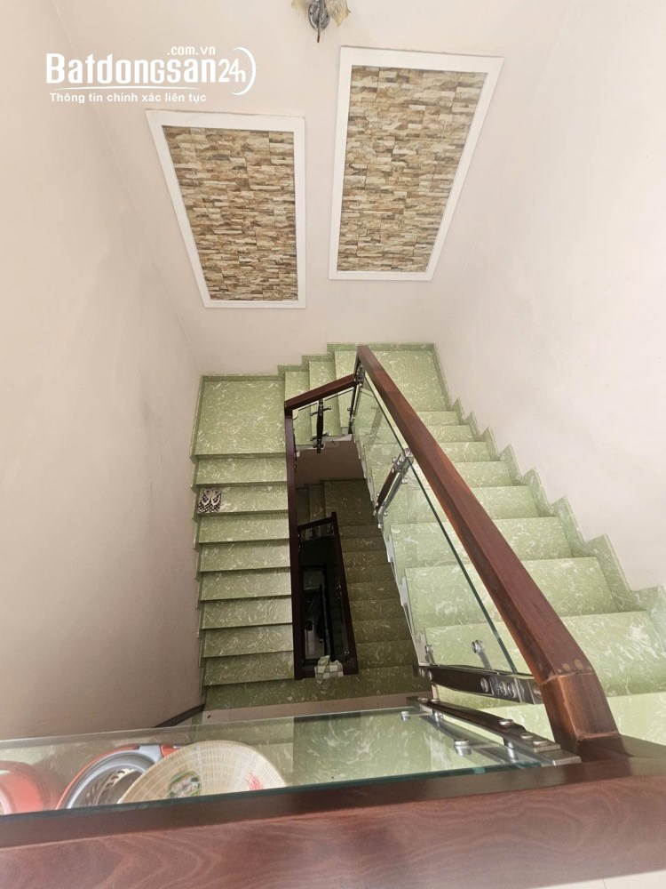 MỘT 9 MỘT 10 VỚI K300, 70M2X4 TẦNG, KẾ BÊN CV HOÀNG VĂN THỤ, TP.HCM.