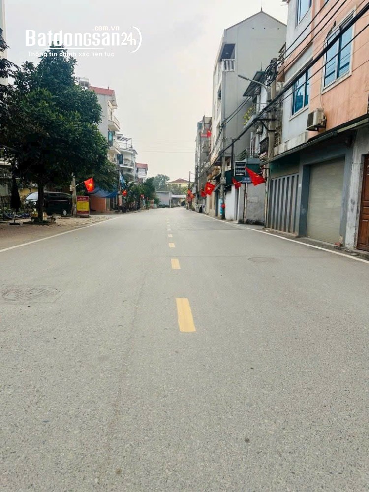 Bán nhà mặt tiền 3 tầng, 57m2, sổ cất két, sẵn sàng gd, Đường Dị Ái, Xã Hoài Đức, TP Hà Nội.